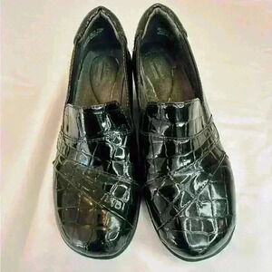 Clarks Collection size 7.5 black patent leather.